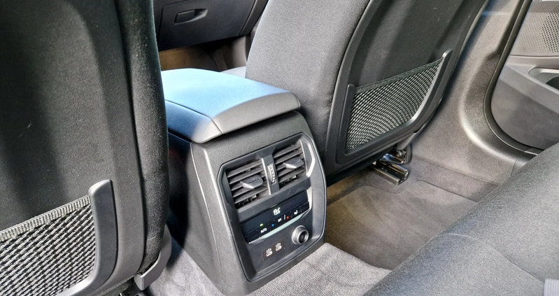 BMW Seria 3 cena 124900 przebieg: 121000, rok produkcji 2019 z Zawidów małe 277